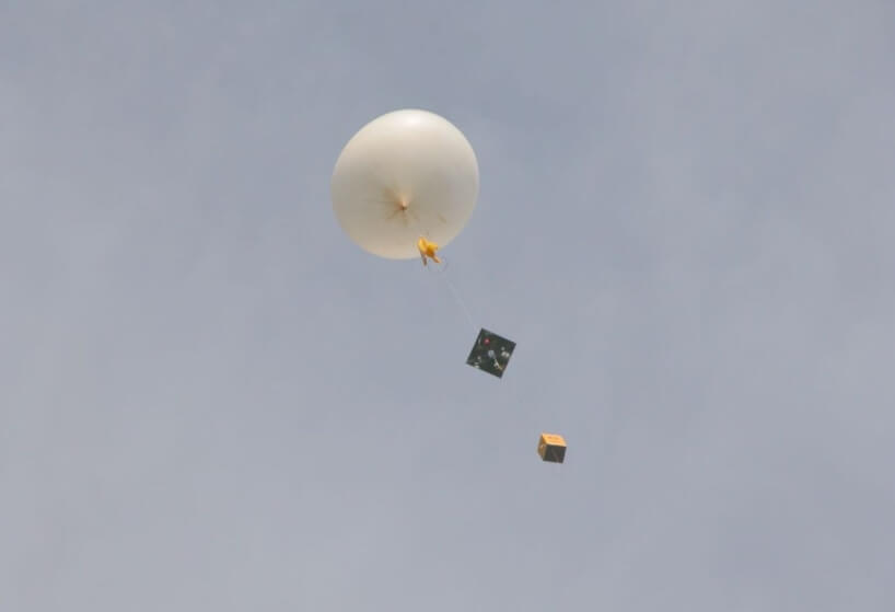 Как работают метеостанции? Взлет радиозонда на шарике с гелием. Фото.