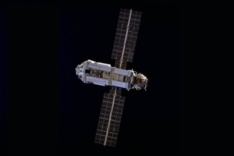 В российском модуле МКС найдены новые трещины. Опасны ли они? Российский модуль МКС «Заря». Фото.