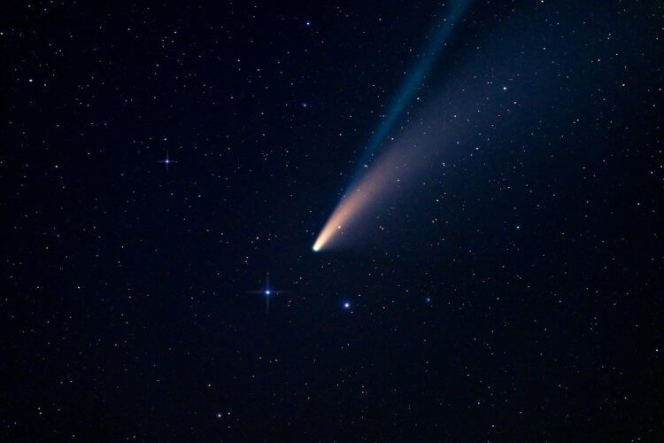 Интересные факты о комете Бернардинелли-Бернштейн. Комета начала выделять газ на расстоянии 3,8 миллиарда километров от Солнца. Фото.