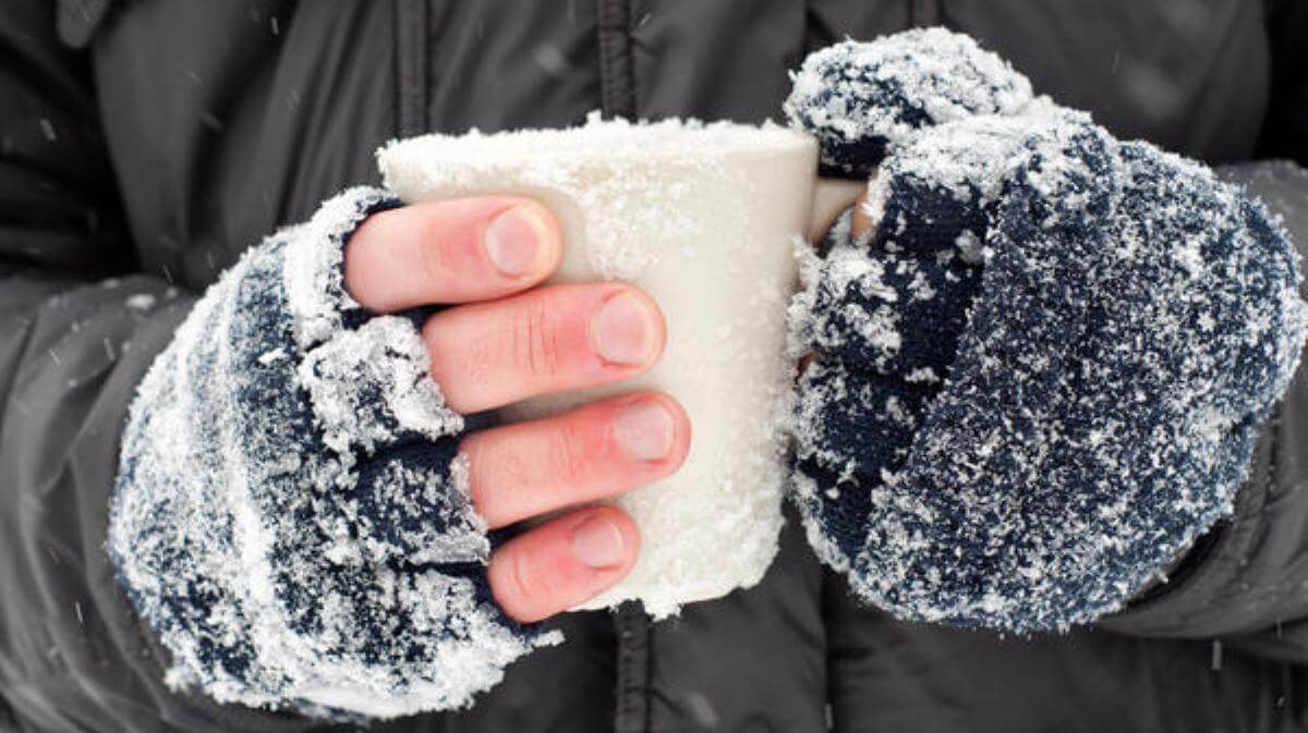 Чтобы согреться, нужно принять не более 50 миллилитров водки. Фото.