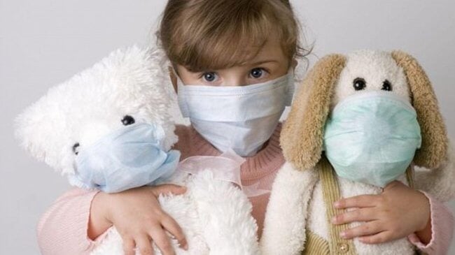 Ученые выяснили почему дети реже заражаются и легче переносят коронавирус. Фото.