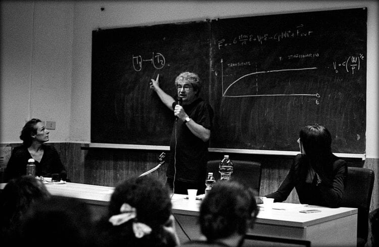 Квантовая реальность. Карло Ровелли на лекции в Риме / ©Marco Tambara/Wikipedia. Фото.