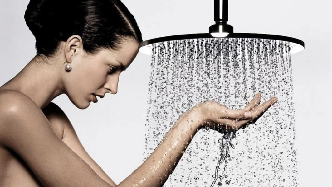 Холодный душ улучшает кровоснабжение. Холодный душ улучшает кровообращение. Фото.