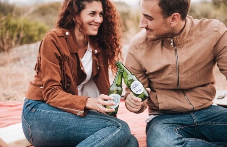 У супружеских пар часто имеются одинаковые вредные привычки. Фото.