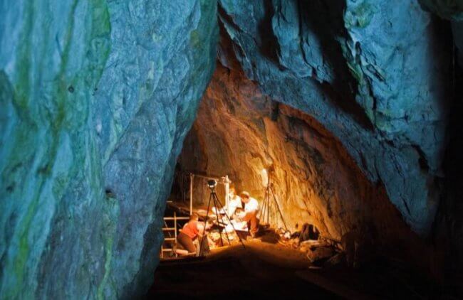 В британской пещере найдена потайная комната. Что внутри? Фото.