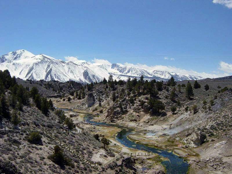 Лонг-Велли в США. Вулкан Лонг-Велли мог проснуться в результате испытания ядерного оружия. Фото.