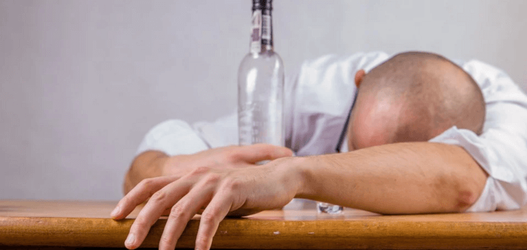 Алкоголь при простуде — первое дело. Водка не помогает при простуде, а только ухудшает состояние. Фото.
