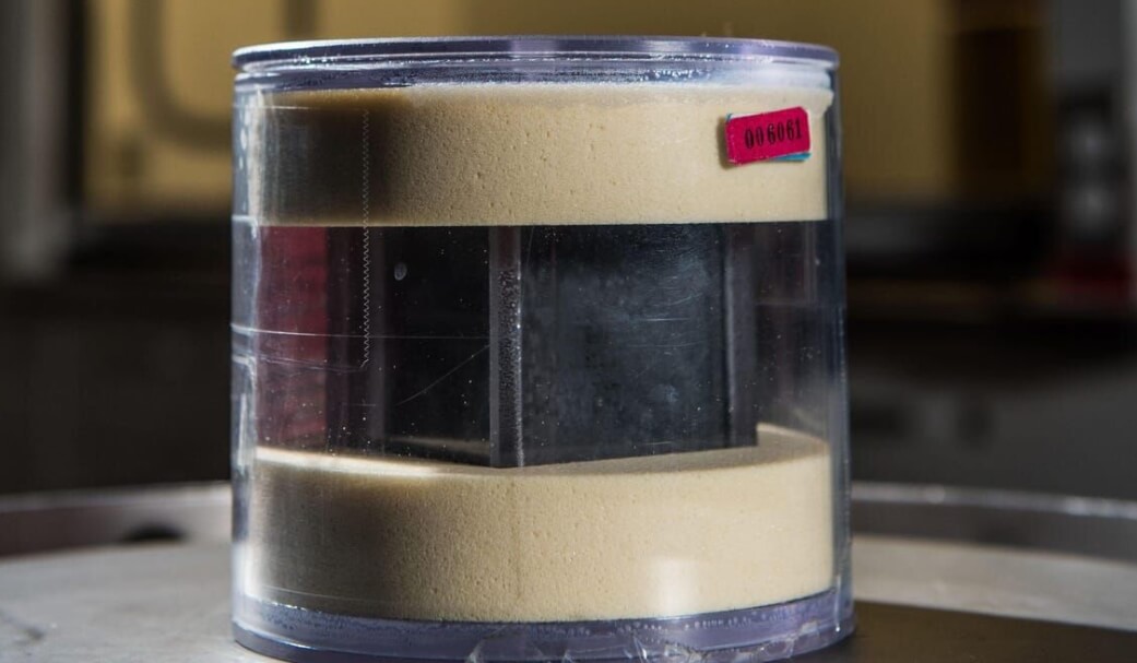 Как используются кубики урана? Кубики урана хранятся в защитных емкостях. Как используются кубики урана? Кубики урана хранятся в защитных емкостях. Фото.