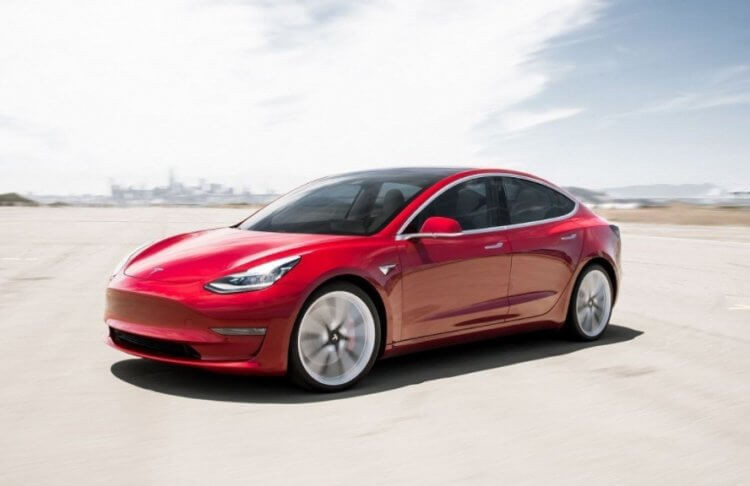 Критика автомобилей Tesla. Сегодня самым дешевым автомобилем Tesla является Model 3. Фото.