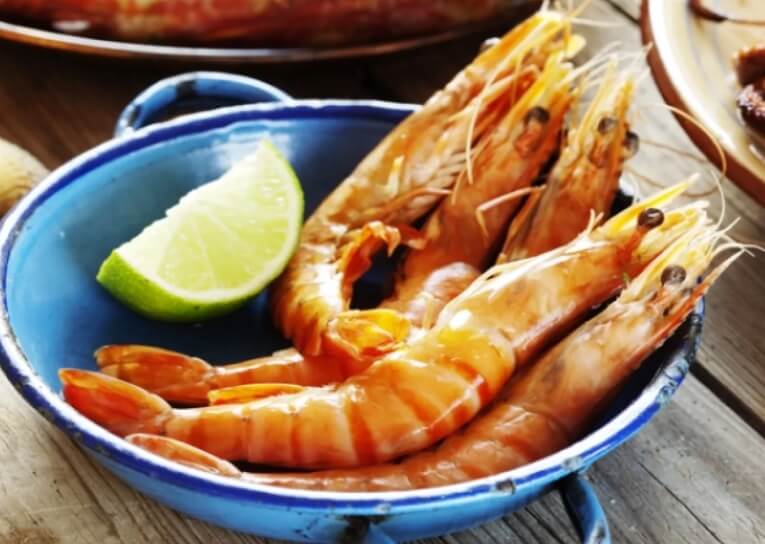 Что такое некротический фасциит? Чаще всего бактерии Vibrio vulnificus попадают в организм человека через грязные морепродукты. Фото.