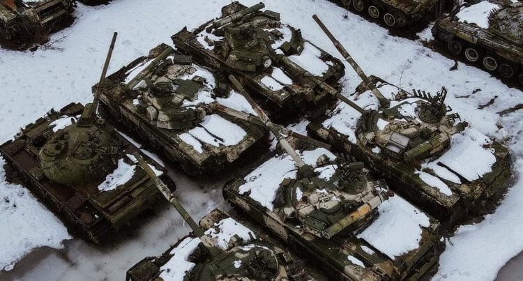 Фото: самолеты, танки и корабли, которые гниют в разных уголках мира. Кладбище танков, снятое фотографом Дмитрием Осадчим. Фото.
