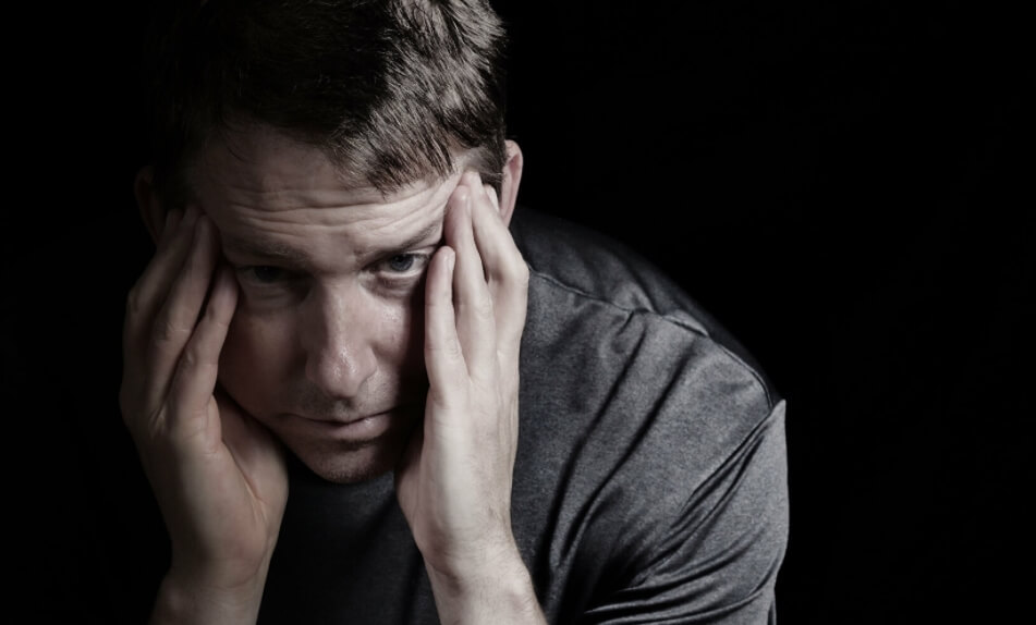 В плохую погоду у людей повышается болевой порог. Фото.