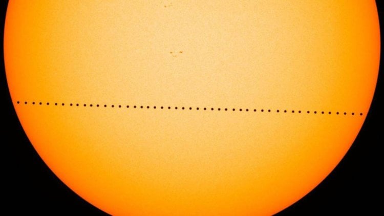 Первая планета от Солнца. Транзит Меркурия по Солнечному диску. Фото.