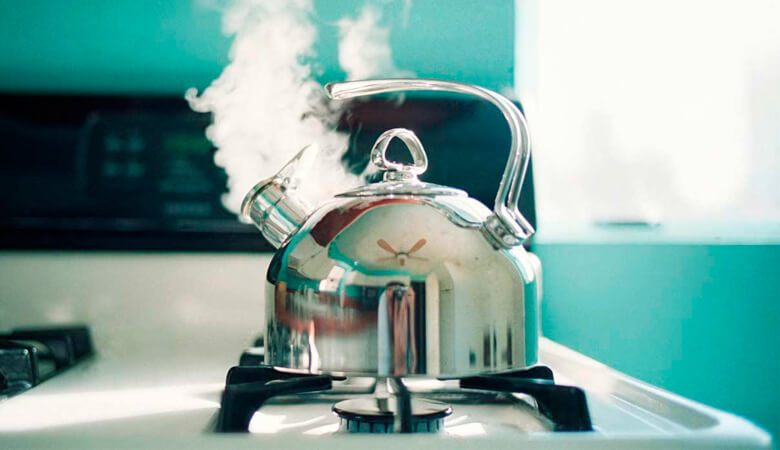Кипячение лишь частично очищает воду от вредных примесей и патогенов. Фото.