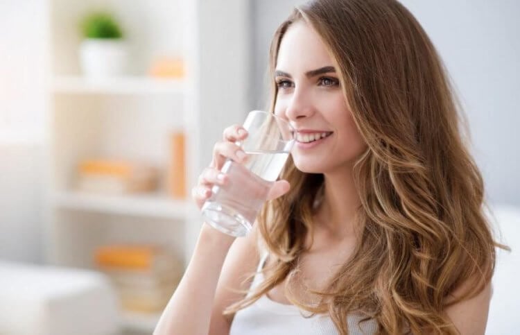 Можно ли пить дистиллированную воду и чем она отличается от кипяченой воды?