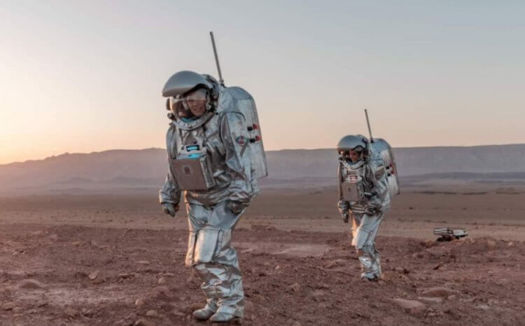 Шесть людей проведут месяц в пустыне, чтобы ощутить себя как на Марсе