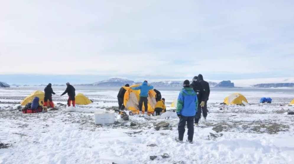 Древние пожары в Антарктиде. Лагерь ученых на острове Джеймса Росса. Фото.