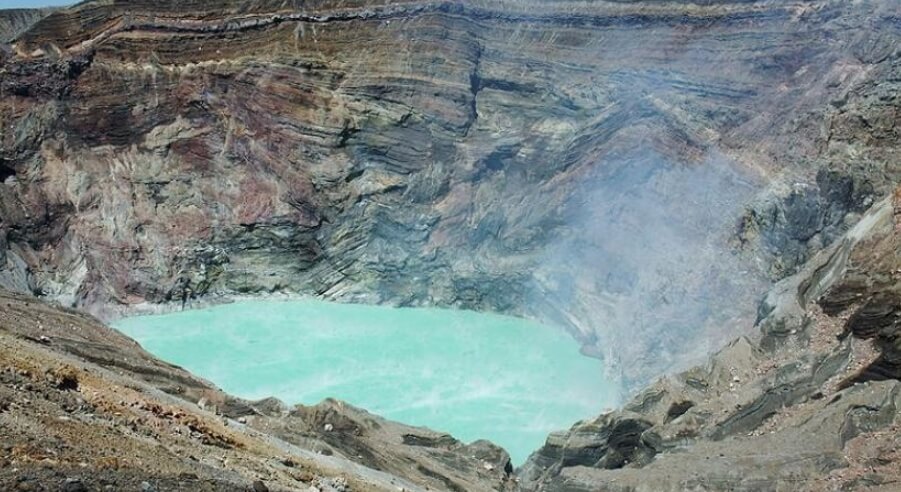 Опасность японского вулкана Асо. Вулкан Асо в Японии. Фото.