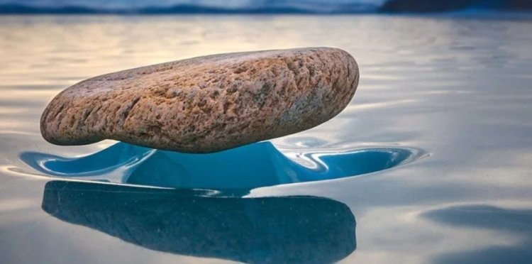 Почему на Байкале возникают камни на «ножках» изо льда? Камень-дзен на Байкале. Фото.