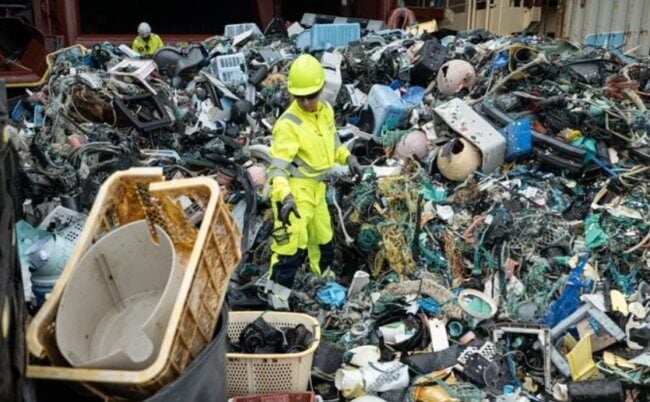Как работает самая лучшая система очистки океана от мусора? Фото.