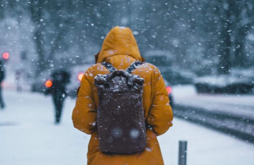 Некоторые люди по своей природе не боятся холода. Фото.