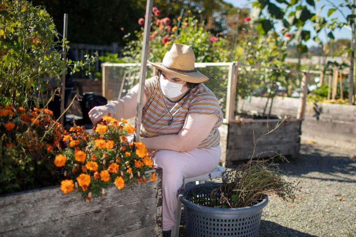 После внедрения имплантата жизнь женщины стала налаживаться. Фото.