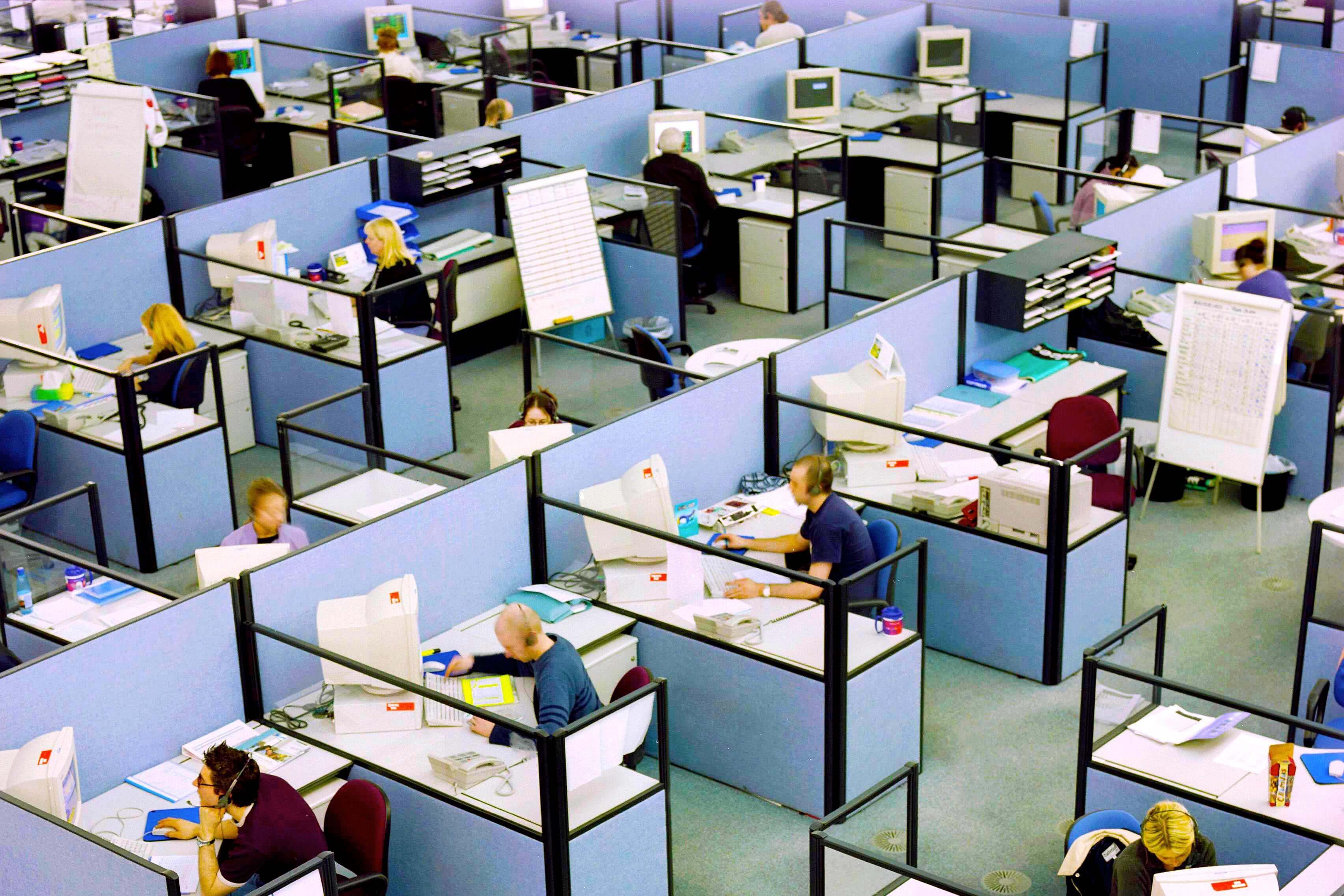 Ежедневно миллионы людей ходят на нелюбимую работу. Может, пора уволиться? Фото.