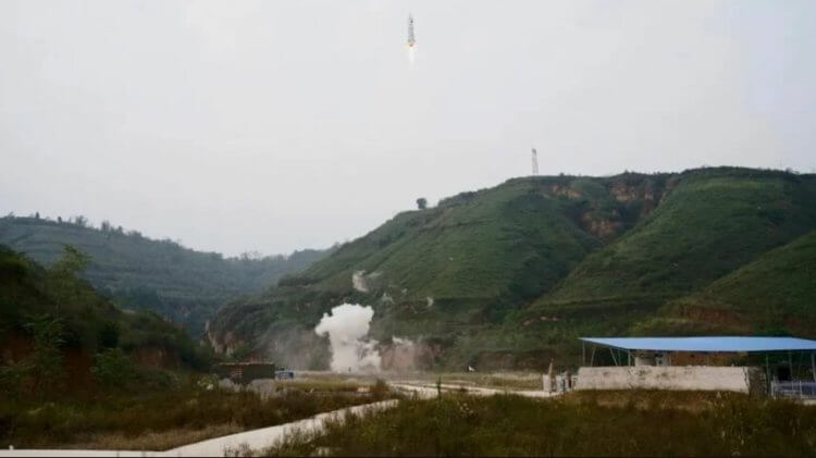 Китайская ракета Nebula-M успешно поднялась на 100 метров и совершила «кривую» посадку