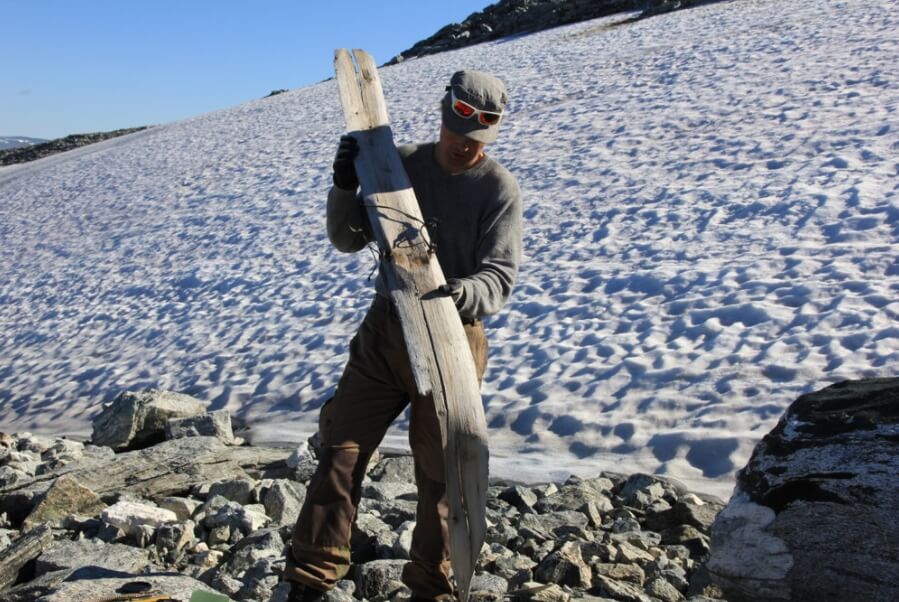 Как вы думаете, кому принадлежали лыжи: путешественнику или охотнику? Свое мнение пишите в комментариях или нашем Telegram-чате. Фото.