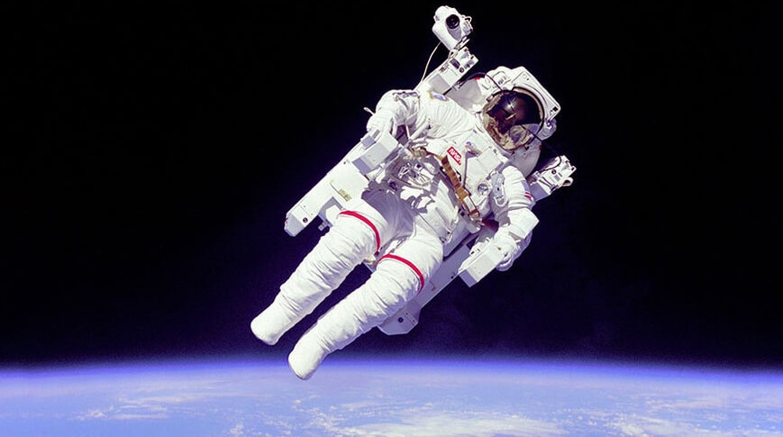 Что такое космическая болезнь? Чтобы быстрее привыкнуть к космическим условиям, астронавты проходят длительные испытания. Фото.