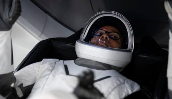 Космического туриста SpaceX тошнило во время полета. Что стало причиной? Фото.