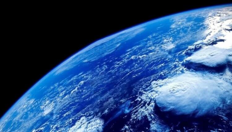 Фотография Земли с МКС. Редкое явление происходит только в верхних слоях атмосферы. Фото.