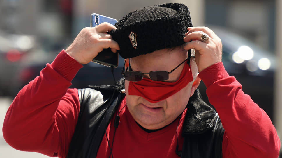 Удивительно, но многие не знают как правильно носить маску. Фото.