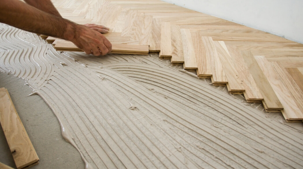 Нож из дерева. Из новой древесины можно будет сделать прочный паркет. Фото.