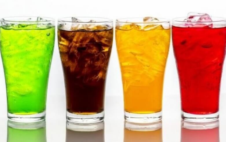 Сладкие газированные напитки вызывают риск развития диабета и других опасных заболеваний. Фото.