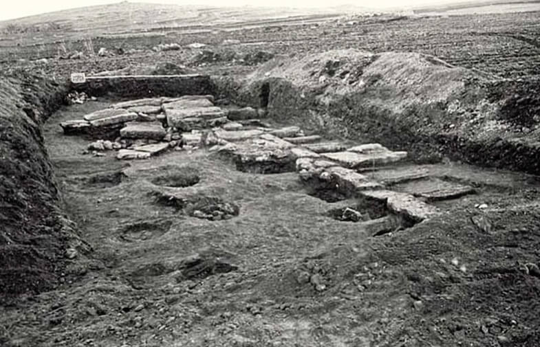 Во время раскопок Монте Прама было обнаружено древнее захоронение. Фото.