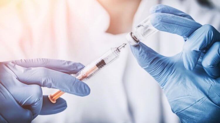 Вакцинированные распространяют COVID-19 так же, как не вакцинированные. Исследования ученых показывают, что вакцинация не мешает распространению корнавируса. Фото.
