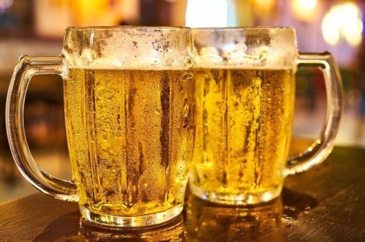 Есть ли польза от алкоголя при умеренном потреблении. Ряд предыдущих исследований показали, что потребление пива в небольших количествах полезно для организма. Фото.