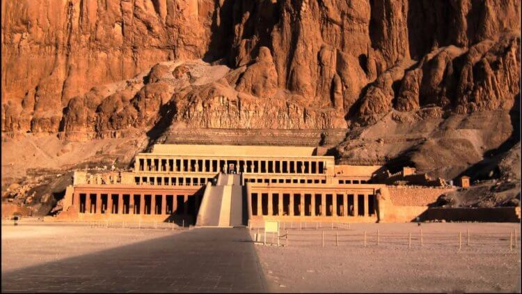 Храм женщины-фараона раскрывает секреты древнего искусства Египта
