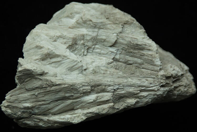 Внутри Алмаза, извлеченного из глубины Земли, обнаружили невиданный ранее минерал