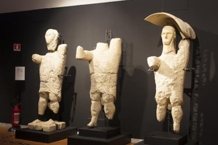 Гигантские 3000-летние статуи Монте Прама охраняли кладбища Сардинии. Гиганты Монте Прама были созданы из цельного известняка около 3000 лет назад. Фото.