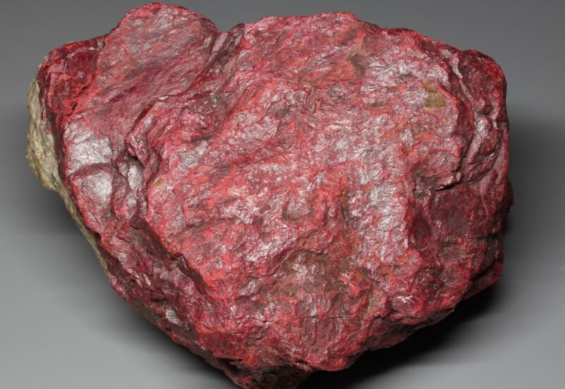 Массовое отравление ртутью. Киноварь можно найти даже на территории России. Фото.