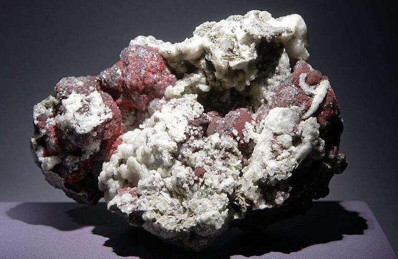 Массовое отравление ртутью. Киноварь из итальянской шахты Силе. Фото.