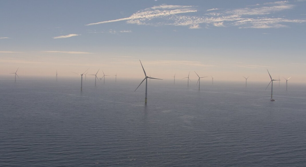 Самая крупная ветряная электростанция расположена в Великобритании. Фото.