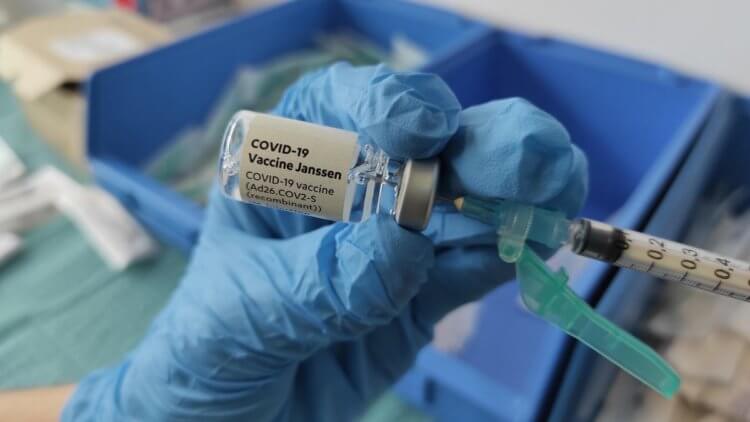 Эффективность вакцин против COVID-19 значительно снижается через полгода
