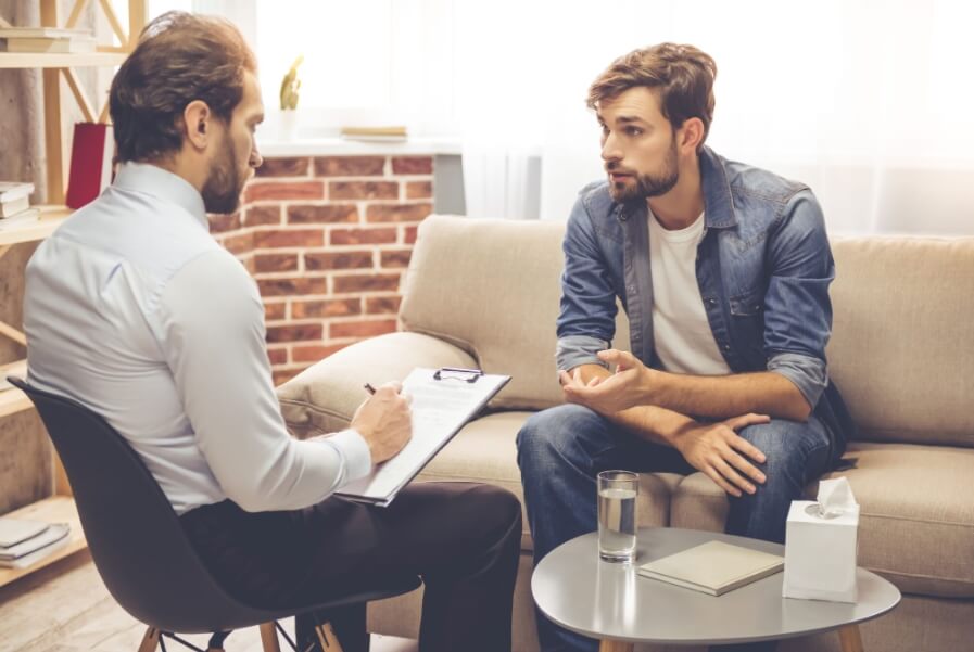 Мужчины реже женщин обращаются к психиатрам, но в будущем ситуация может измениться. Фото.