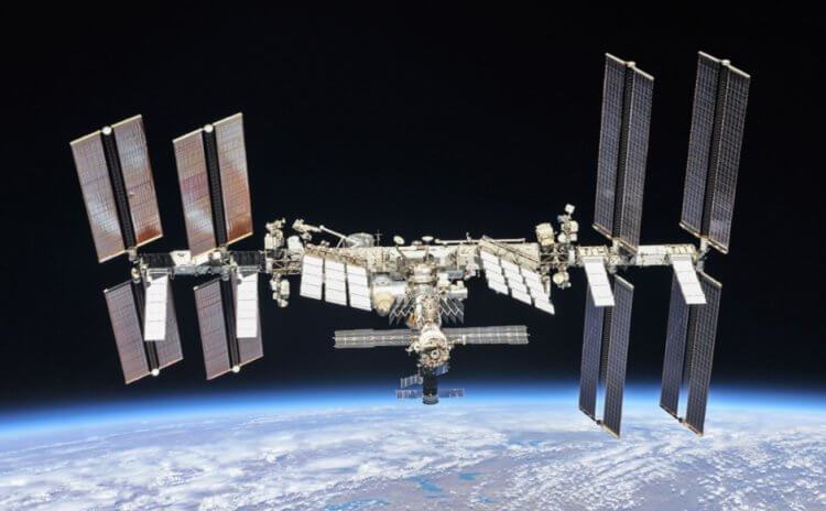 Экипаж МКС спасался от космического мусора на кораблях «Союз» и Crew Dragon. 15 ноября МКС чуть не пострадала от космического мусора. Фото.
