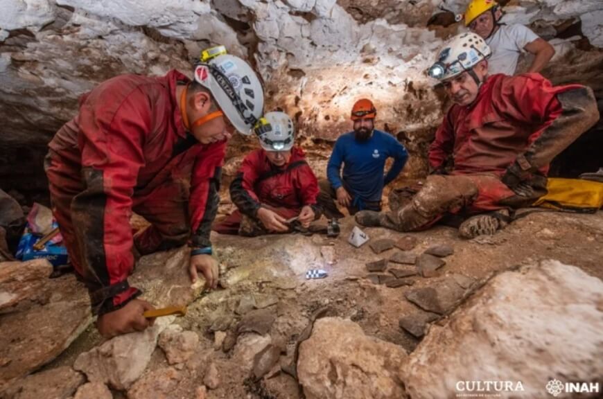 Археологи на месте раскопок. Фото.