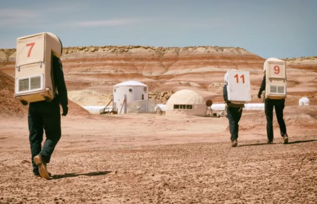 Туристы пробираются на «марсианскую станцию» в США и мешают экспериментам. Фото.