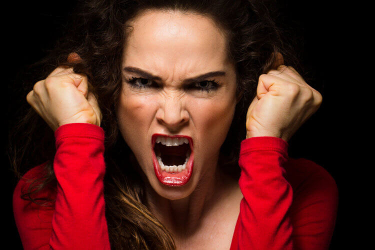 Как феромон влияет на агрессию. Женщины под воздействием вещества гексадеканал становятся агрессивными. Фото.